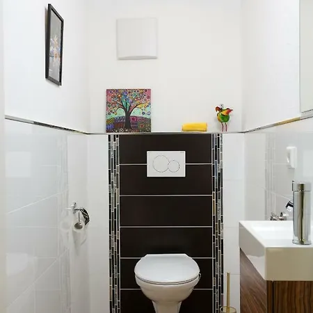 Renatus Apartment *